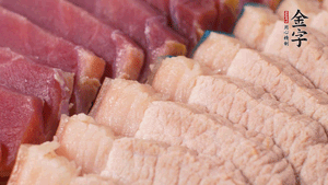 39152.com
火肉、猪肉切成小块。