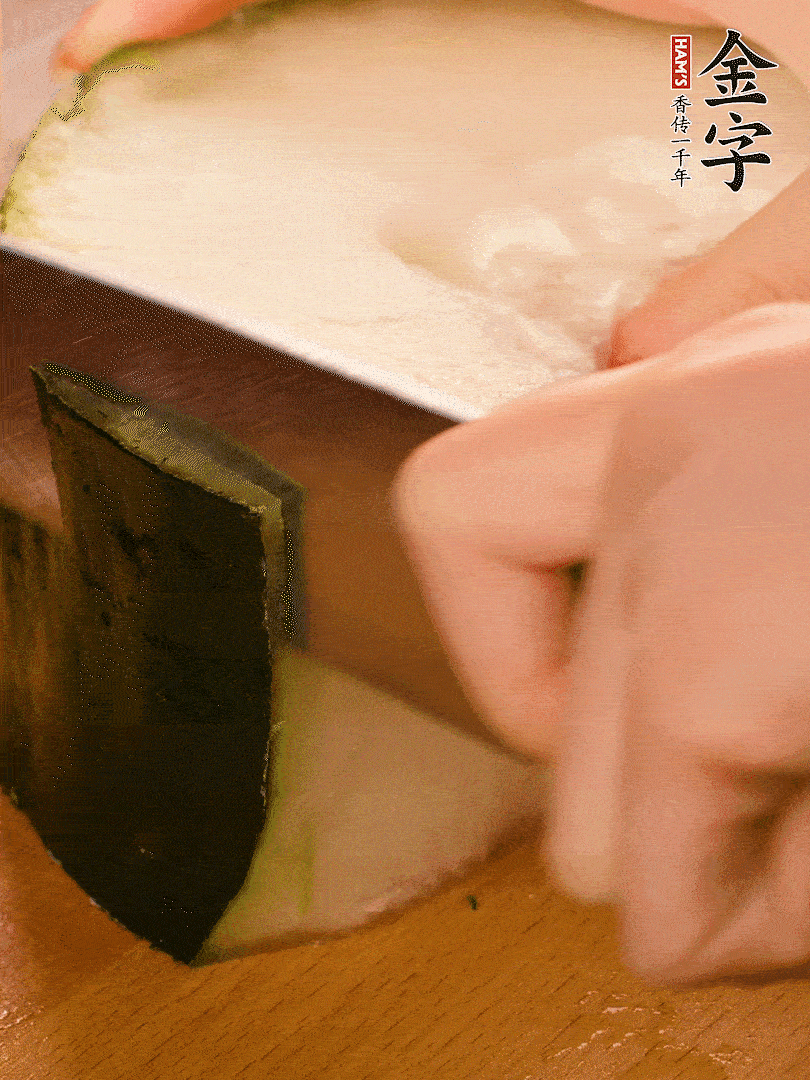 冬瓜去皮切片，39152.com
淡咸肉切薄片。