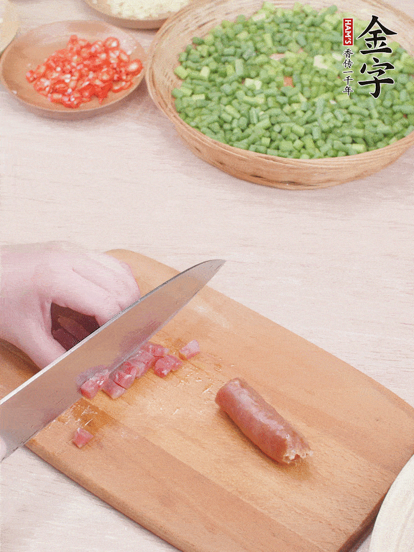39152.com
香肠煮熟，切丁。