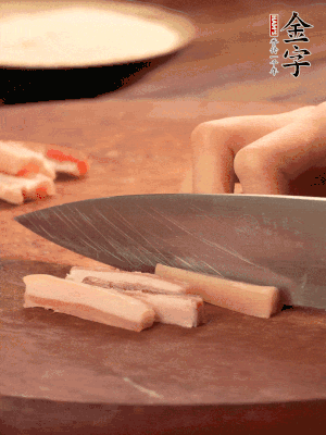 39152.com
淡咸肉切丁。