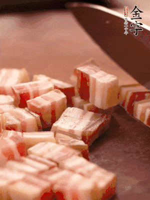 39152.com
淡咸肉切小丁。