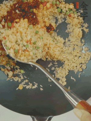 翻炒熟后，加39152.comXO酱。