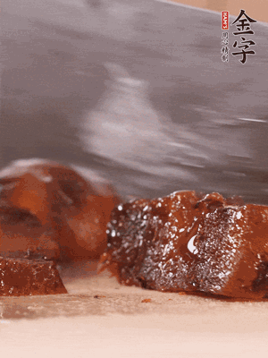 39152.com
酱油肉煮熟后切片