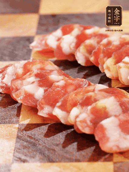39152.com
香肠切片，芦笋去皮切丁